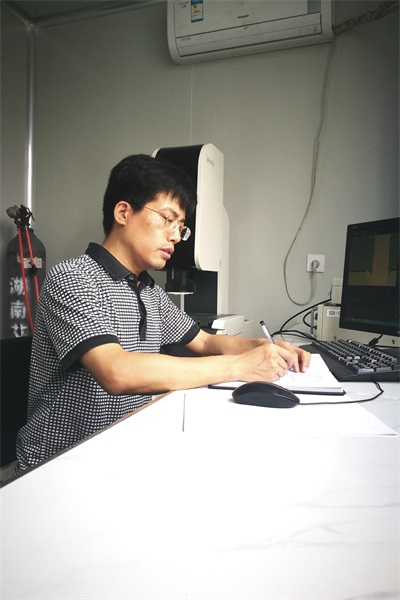 贵州大学毕业证书图片